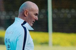 Zidane ra mắt tuyển Pháp: Zizou và câu chuyện tình với 'Les Bleus'