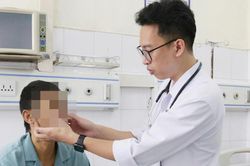 Người đàn ông suy gan cấp sau 1 tuần uống thuốc nam