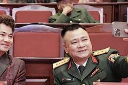3 cặp nghệ sĩ Việt tri kỷ hiếm có khó tìm: Người là Đại tá, người làm Cục trưởng
