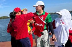 Kiệt sức giành HCĐ, VĐV Rowing Việt Nam lên cáng cứu thương ở Asiad