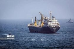 Hơn 400 tàu đã đi qua Bab al-Mandeb; thêm một tàu bị tấn công ở Hormuz