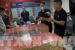 Khởi tố 4 người nước ngoài vận chuyển gần 18.000 bao thuốc lá lậu