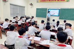 Học sinh Đồng Tiến trở lại học tập