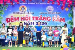 Mang Trung thu đến trẻ em có hoàn cảnh khó khăn