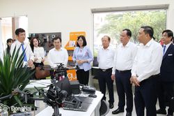 Đoàn công tác của Ban Thường vụ Tỉnh ủy Lào Cai tham quan các mô hình chuyển đổi số, đổi mới sáng tạo tại Đồng Nai
