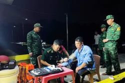 Đồng Tháp: Kịp thời cứu 3 thuyền viên bị chìm tàu trên biển