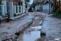 Đường Trương Định ở phường Bảo An sụt lún sau mưa
