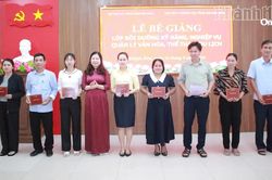 Bế giảng lớp bồi dưỡng nghiệp vụ quản lý văn hóa, thể thao, du lịch