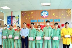 Thăm, tặng quà Trung thu cho bệnh nhi tại Bệnh viện Sản - Nhi tỉnh