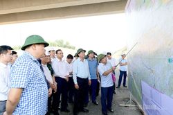 Bộ trưởng Bộ Xây dựng Trần Hồng Minh kiểm tra tình hình thực hiện Dự án cao tốc Tuyên Quang – Hà Giang giai đoạn 1