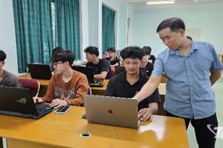 Lưu học sinh Lào, Campuchia: Yên tâm học tậpdưới ngôi trường mới