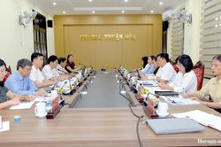 Đoàn khảo sát của Ban Tuyên giáo Trung ương làm việc với Đảng ủy phường Thuận Hóa