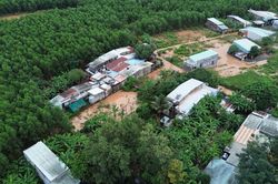 Nhiều tuyến đường, khu dân cư ở Phước Tân lại ngập nặng do nước sông Buông dâng cao
