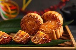 Trẻ lưu ý gì khi ăn bánh trung thu ?
