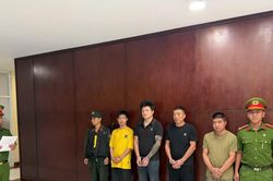 Khởi tố 4 người nước ngoài vận chuyển gần 18.000 bao thuốc lá lậu