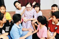 Cô giáo xương thủy tinh Nguyễn Thị Ngọc Tâm: Ngừng đi học không có nghĩa là ngừng ước mơ