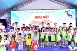 Hơn 500 thiếu nhi rộn ràng trong 'Đêm hội trăng rằm' tại Quảng trường Hùng Vương