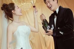 Cưới lần 3 ở tuổi 46, nam NSƯT VTV nói một câu khiến cô dâu kém 7 tuổi xúc động: 'Vai anh muốn diễn lâu nhất là làm chồng em'