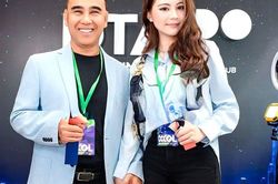Con gái út MC Quyền Linh vừa tròn 18 tuổi đã cao hơn bố, nam MC đứng cạnh ái nữ liền hài hước gọi là 'em gái'