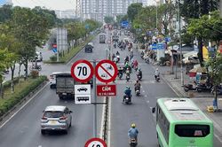 3 lỗi tài xế ô tô rất dễ mắc khi lái xe vào khu đông dân cư, có lỗi bị phạt tới 14 triệu đồng