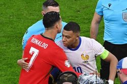 Mbappe: Messi, Ronaldo chỉ cho tôi con đường