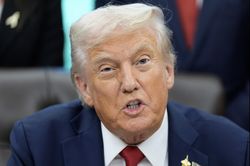 Ông Trump bán hàng chục triệu USD cổ phiếu công nghệ