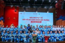 Đưa dịch vụ y tế đến với nữ công nhân môi trường