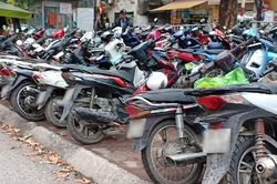 Gửi xe tại bãi không phép: Mất xe, ai chịu trách nhiệm bồi thường?