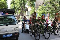 Tổ tuần tra xe đạp giữ bình yên phố phường