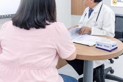 Cô gái 21 tuổi bị rối loạn ăn uống, trầm cảm vì không kiểm soát được cân nặng