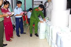 Ninh Bình: Triệt phá cơ sở bán gần 1.800 lít rượu không rõ nguồn gốc qua TikTok Shop