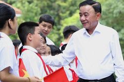 Thường trực Ban Bí thư Trần Cẩm Tú thăm, tặng quà Trung thu Làng Trẻ em SOS Hà Nội