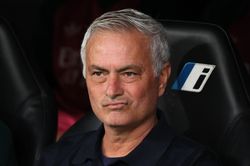 Phòng thay đồ Real phớt lờ Mourinho