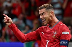 Ronaldo thay đổi ra sao để tiến gần mốc 1.000 bàn thắng?