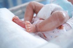 Bé trai ở TP.HCM chào đời với làn da như vảy cá