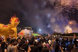 Ninh Bình: Toàn cảnh 'biển người' tham dự Trung thu 2026