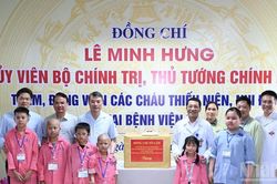 [Ảnh] Thủ tướng Lê Minh Hưng thăm, trao quà Trung thu tặng bệnh nhi tại Bệnh viện K