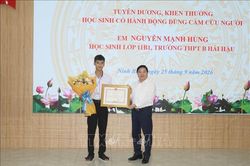 Ninh Bình: Khen thưởng nam sinh lớp 11 dũng cảm cứu hai em nhỏ rơi xuống sông