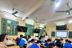 Người thầy ở vùng khó 'giữ lửa' để thích ứng với kỷ nguyên số