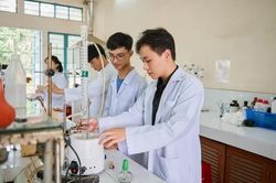 Tạo nguồn giảng viên từ sinh viên xuất sắc