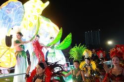 Lãnh đạo phường ở Thái Nguyên nói gì về việc các vũ công rước đèn Trung thu mặc phản cảm?
