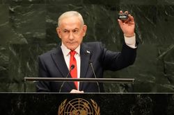 Thủ tướng Israel mang máy nhắn tin đến Liên Hợp Quốc, gợi nhớ đòn tấn công chết chóc nhằm vào Hezbollah