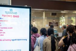 Người dân vất vả khi khám BHYT, Bệnh viện Đại học Y dược TPHCM nói gì?