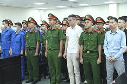 Cựu cán bộ công an không thừa nhận cầm 140.000 USD để 'chạy án'