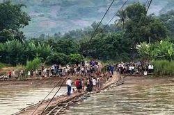 Nam thanh niên mất tích khi đi xe máy qua cầu phao
