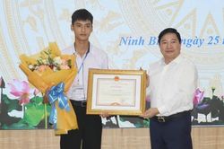 Giám đốc Sở GD-ĐT Ninh Bình nói về nam sinh lớp 11 cứu 2 em nhỏ dù không biết bơi