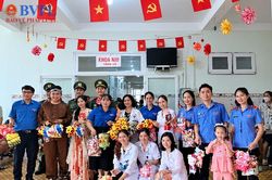 'Trao gửi yêu thương' đến các bệnh nhi tại Bệnh viện Đa khoa khu vực La Gi