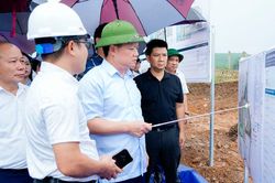 Bí thư Tỉnh uỷ Nguyễn Khắc Thận kiểm tra tiến độ xây dựng Trường nội trú liên cấp Châu Khê