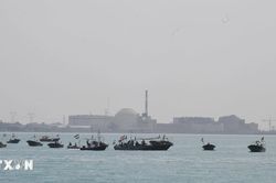 Mỹ, Iran xem xét một lộ trình từng bước nhằm mở lại eo biển Hormuz