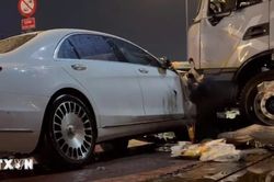 Thành phố Hồ Chí Minh: Xe Mercedes gây tai nạn liên hoàn, một người tử vong